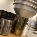 お店ではバーツールを所々に利用しています